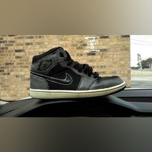 Jordan retro 1 black with white polka dots size 10, 136065-011